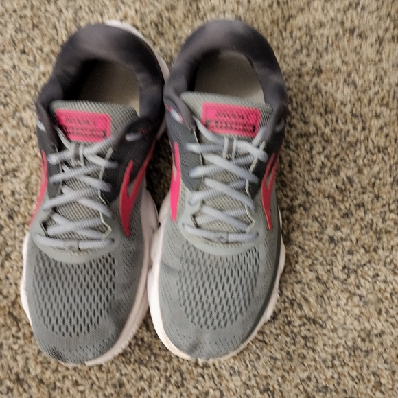 Brooks Anthem- Size 10 - Picture 2 of 10